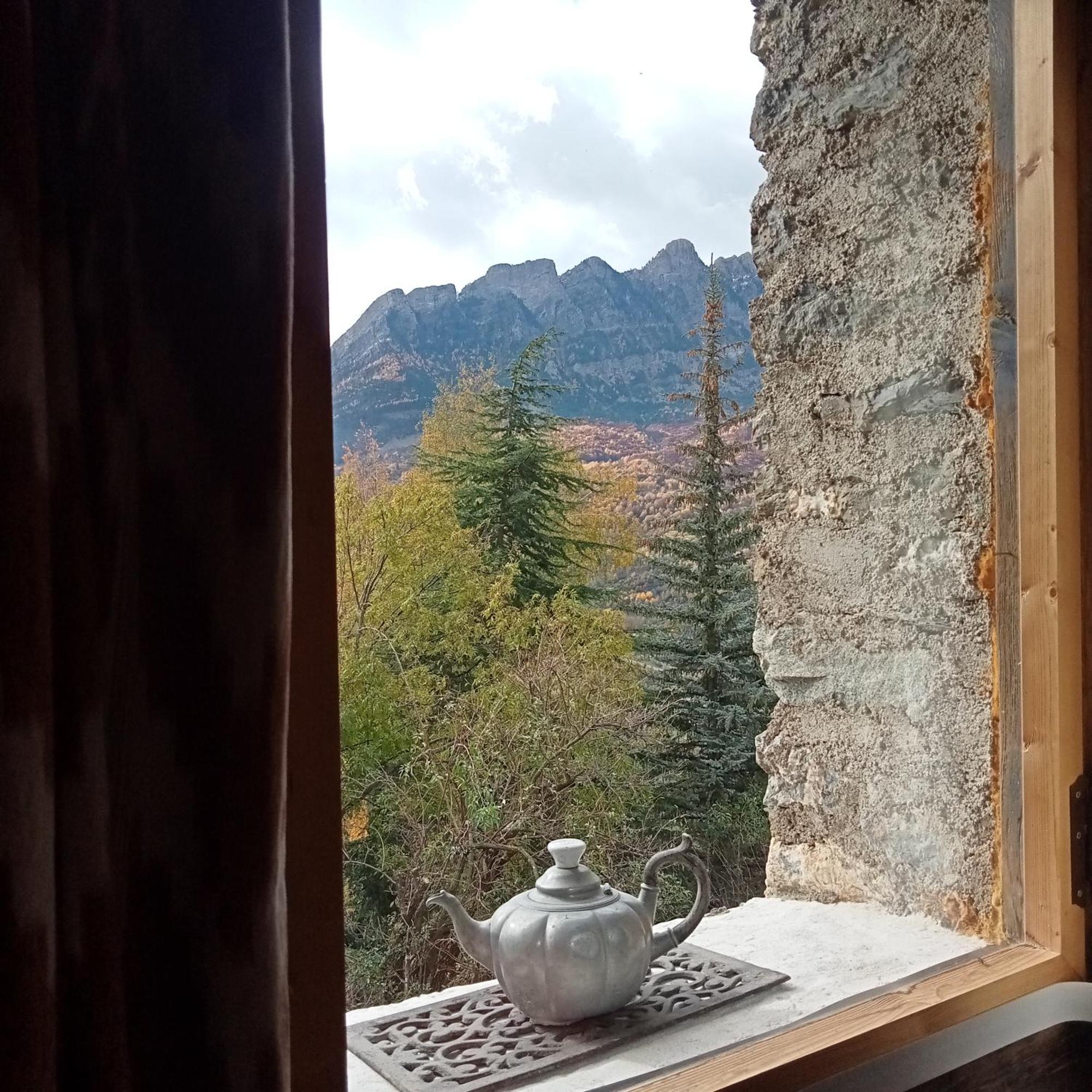 Suite En Cuadra Pajar, Casa Rural Hoz de Jaca Exterior photo