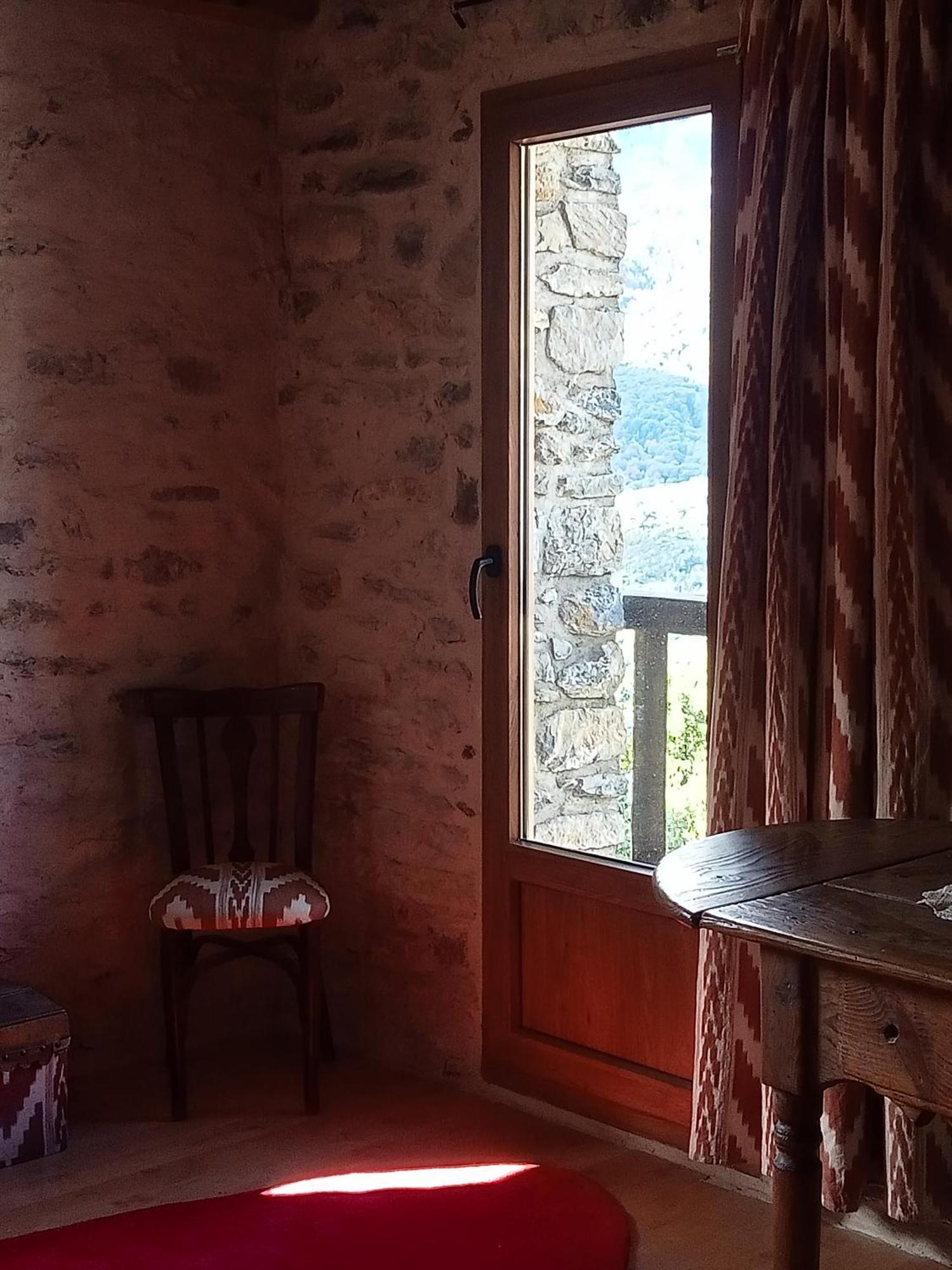 Suite En Cuadra Pajar, Casa Rural Hoz de Jaca Exterior photo